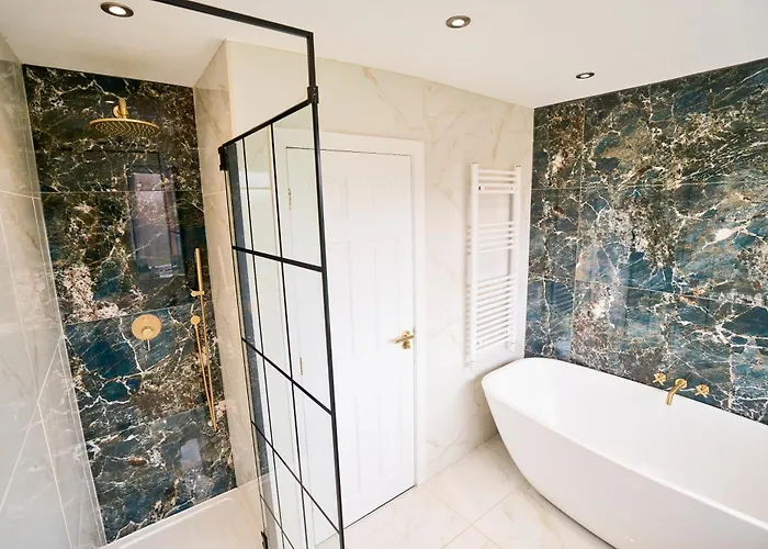 Prázdninový dům Chic Family With Garden Fire Pit & Event Space, Hot Tub *