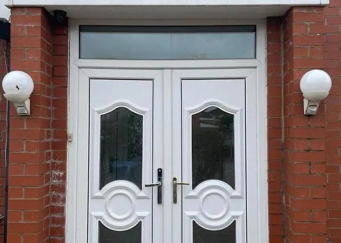 Semesterbostad 13 Guests - Free Parking - House Manchester