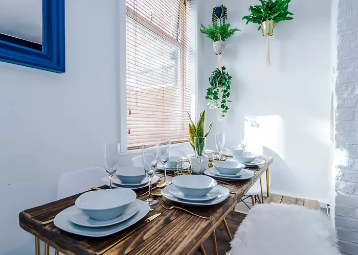 R&r At A Character Victorian *