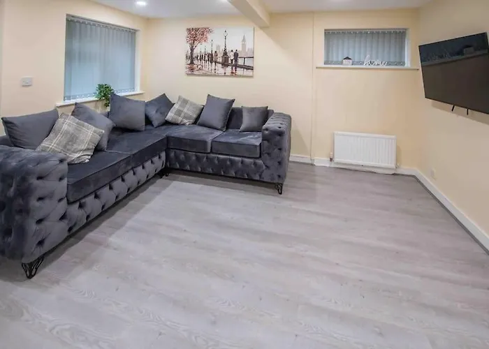 Beautiful, Peaceful, 5 Bedroom With Hot Tub! *