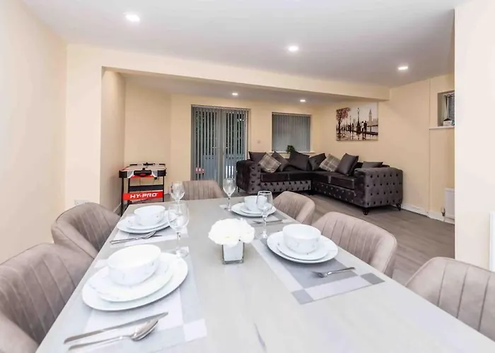 Beautiful, Peaceful, 5 Bedroom With Hot Tub! Dom wakacyjny Manchester