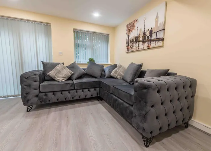 Beautiful, Peaceful, 5 Bedroom With Hot Tub! *