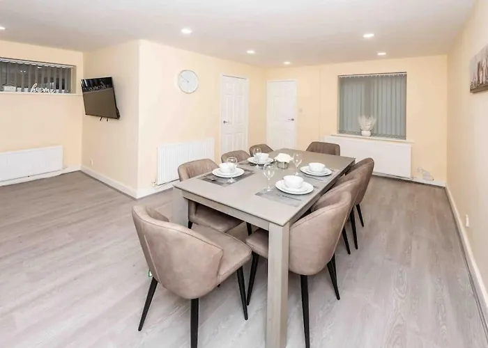 Beautiful, Peaceful, 5 Bedroom With Hot Tub! Casa vacanze *