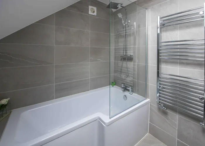 Beautiful, Peaceful, 5 Bedroom With Hot Tub! Dom wakacyjny