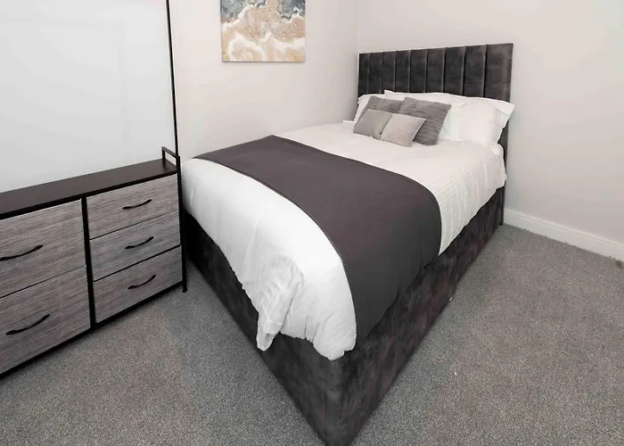 Beautiful, Peaceful, 5 Bedroom With Hot Tub! Casa vacanze Manchester