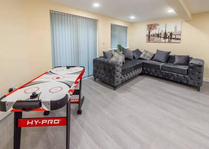 Beautiful, Peaceful, 5 Bedroom With Hot Tub! * Manchester