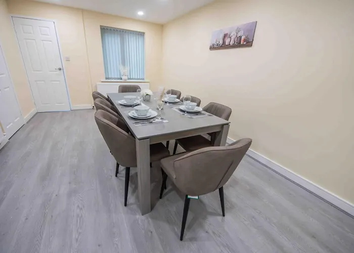 Beautiful, Peaceful, 5 Bedroom With Hot Tub!