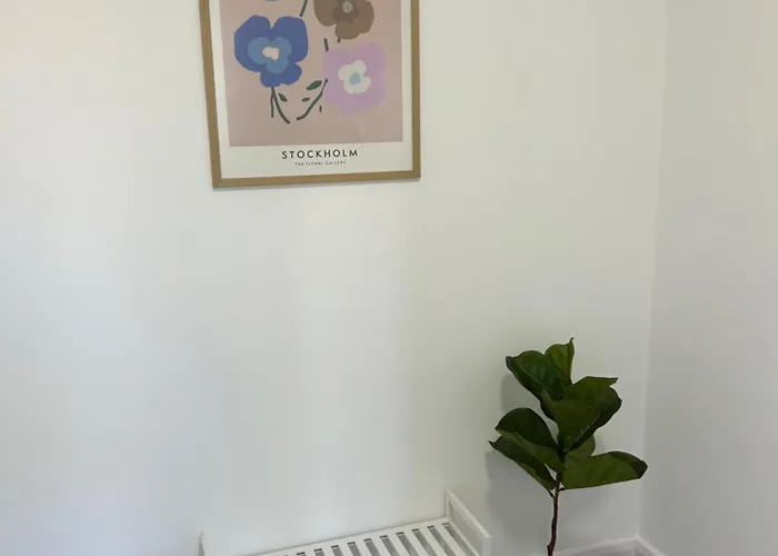 Failsworth 6 With Free Gated Parking Manchester