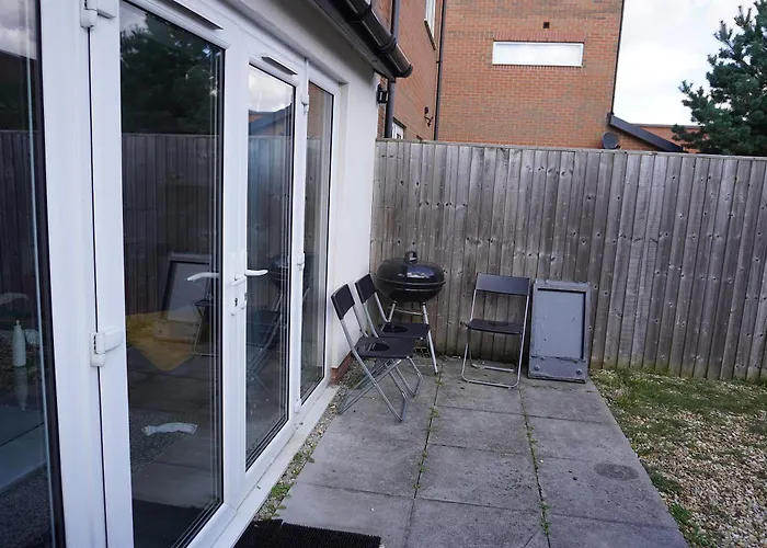 Luxury - Pick A - Free Parking & Kitchen Access, Near Etihad Stadium, The Coop Live & Piccadilly Station,