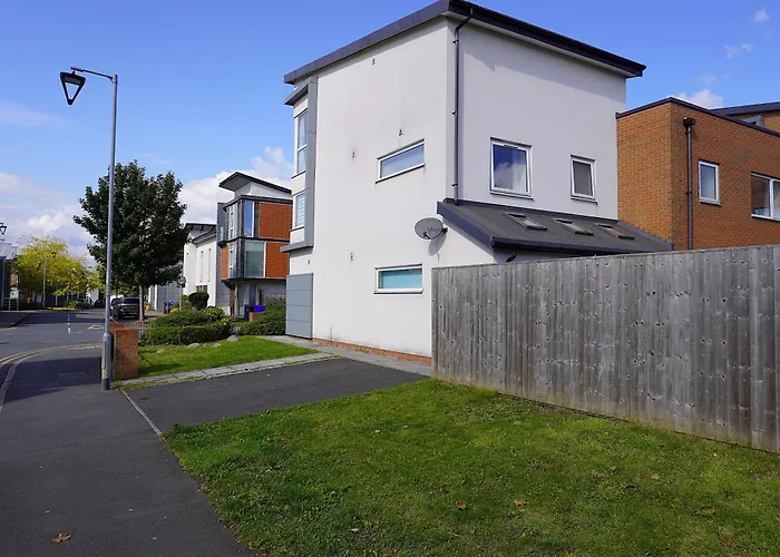 Luxury - Pick A - Free Parking & Kitchen Access, Near Etihad Stadium, The Coop Live & Piccadilly Station, Rum i privatbostad Manchester