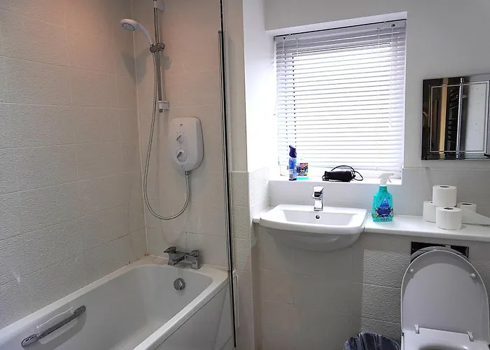 Luxury - Pick A - Free Parking & Kitchen Access, Near Etihad Stadium, The Coop Live & Piccadilly Station, 民宿 *