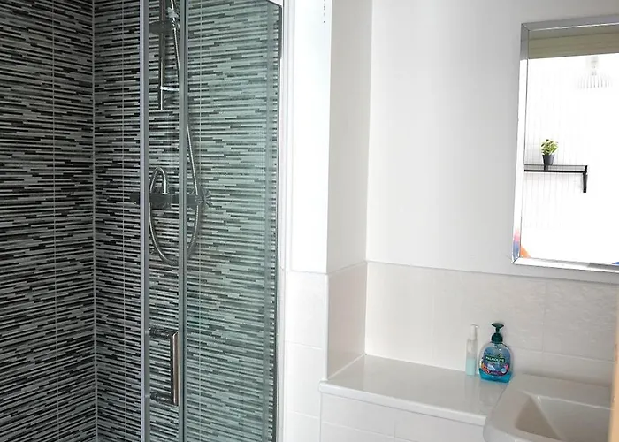 Luxury - Pick A - Free Parking & Kitchen Access, Near Etihad Stadium, The Coop Live & Piccadilly Station,