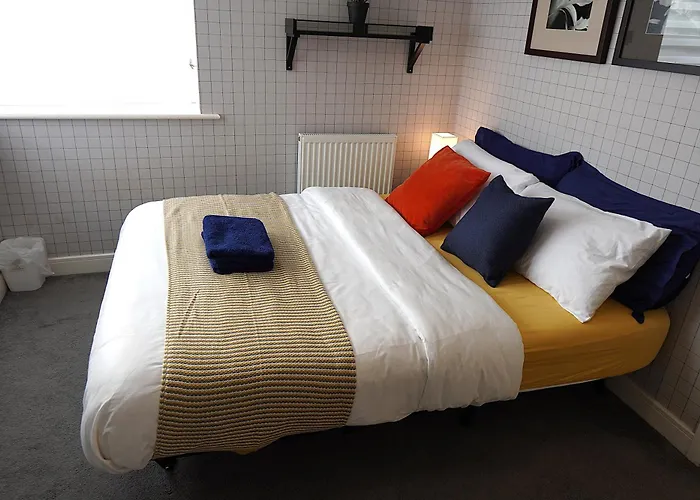 Luxury - Pick A - Free Parking & Kitchen Access, Near Etihad Stadium, The Coop Live & Piccadilly Station, Manchester