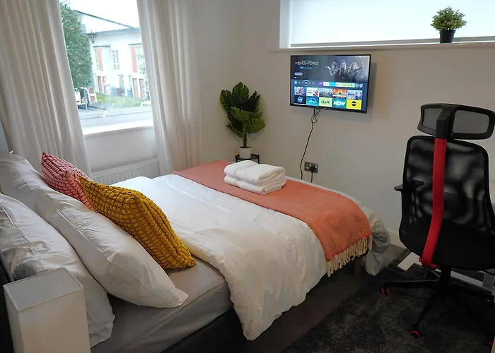 民宿 Luxury - Pick A - Free Parking & Kitchen Access, Near Etihad Stadium, The Coop Live & Piccadilly Station,