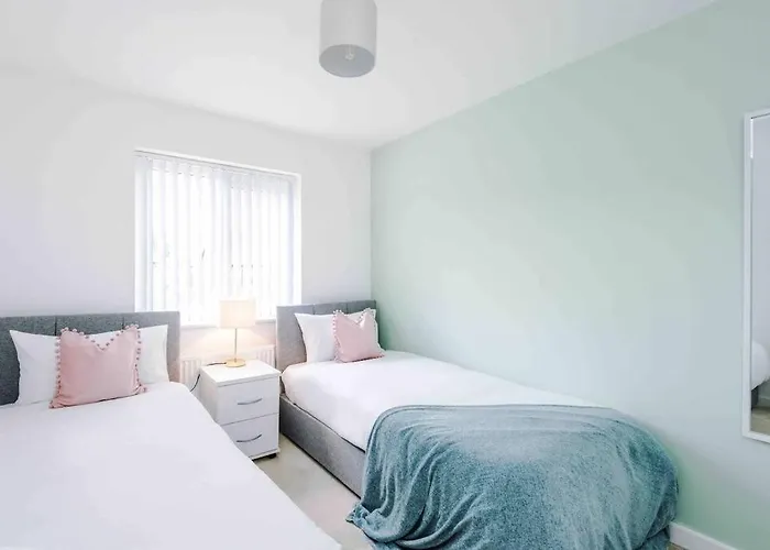 Spacious 4-bed Prázdninový dům Manchester