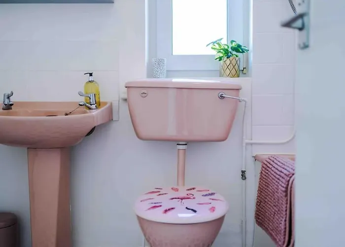 펜션 Comfy Four Bedroom House With Parking