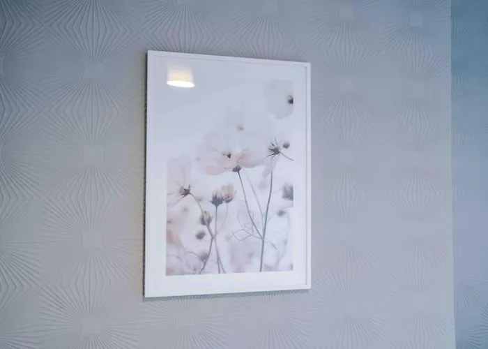 Comfy Four Bedroom House With Parking 펜션 맨체스터