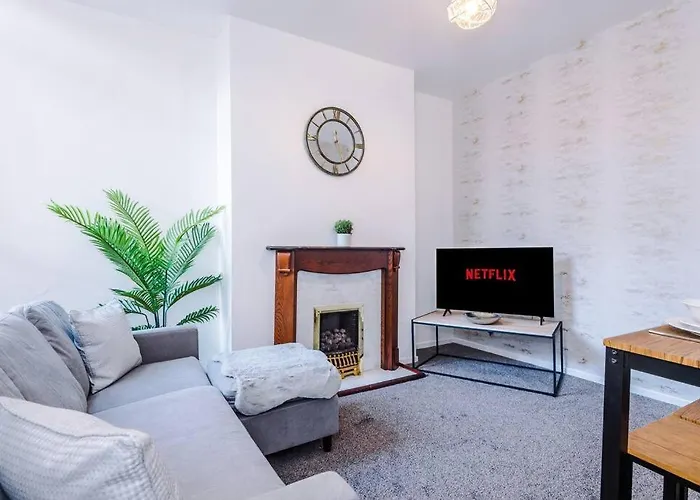 펜션 Comfy Four Bedroom House With Parking