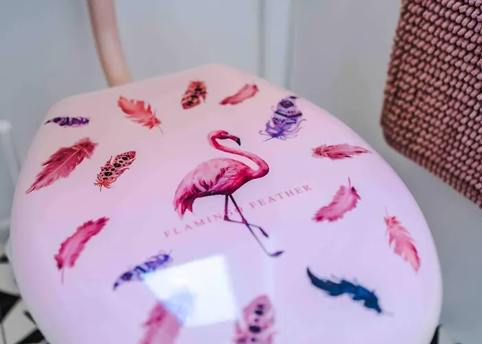 Prázdninový dům Comfy Four Bedroom House With Parking *