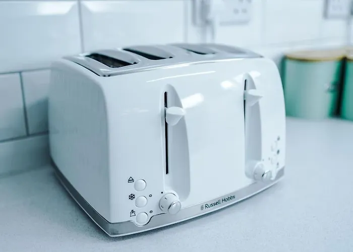 Comfy Four Bedroom House With Parking Сasa de vacaciones