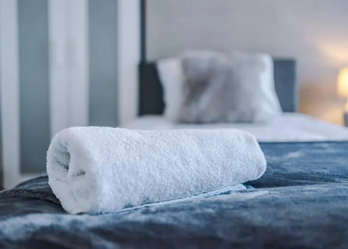 Comfy Four Bedroom House With Parking * Manchester