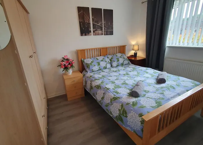 Lovely 3 Bedroom House 펜션