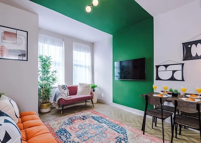 Ferienhaus Modern 4-bedroom In Manchester