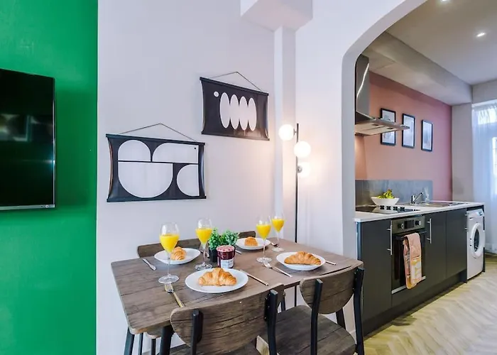 Сasa de vacaciones Modern 4-bedroom In *