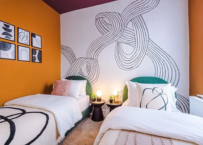 Modern 4-bedroom In Сasa de vacaciones *