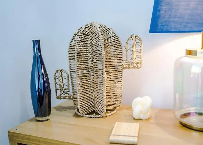 Stylish Home, Games Room, Sleeps 6, Large Driveway, Perfect For Groups *