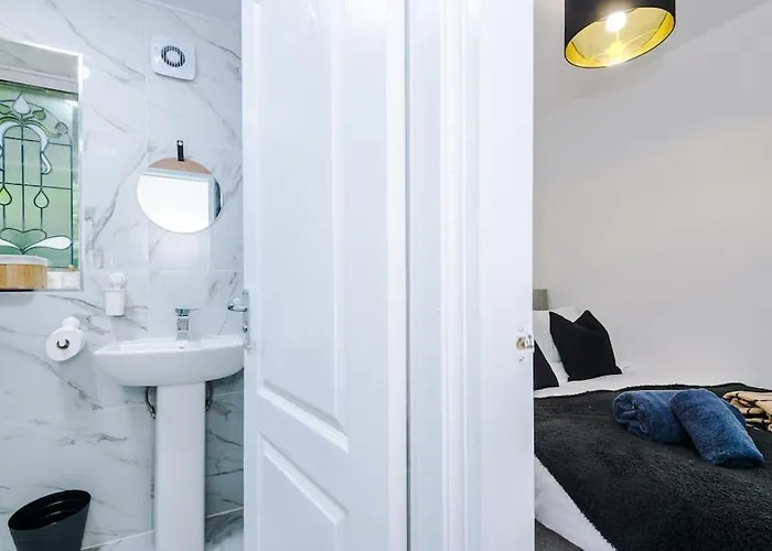 شقة Stylish Home, Games Room, Sleeps 6, Large Driveway, Perfect For Groups مانشستر