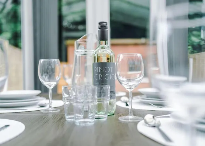 Stylish Home, Games Room, Sleeps 6, Large Driveway, Perfect For Groups アパート