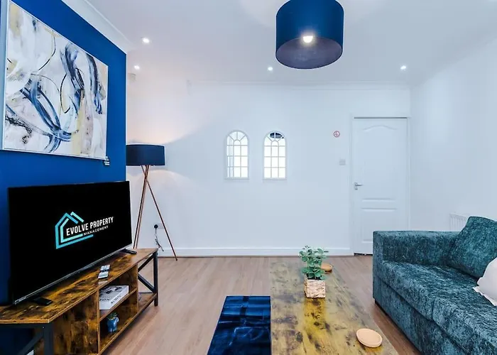 شقة Stylish Home, Games Room, Sleeps 6, Large Driveway, Perfect For Groups مانشستر