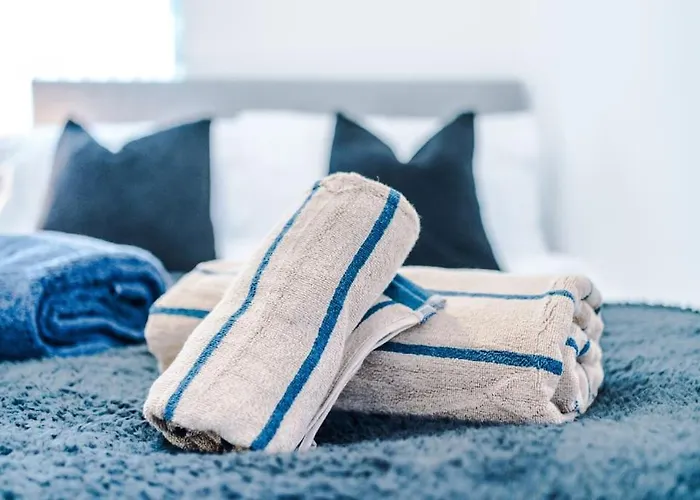 Stylish Home, Games Room, Sleeps 6, Large Driveway, Perfect For Groups *