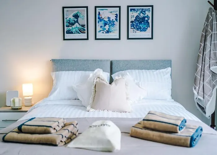 Stylish Home, Games Room, Sleeps 6, Large Driveway, Perfect For Groups マンチェスター