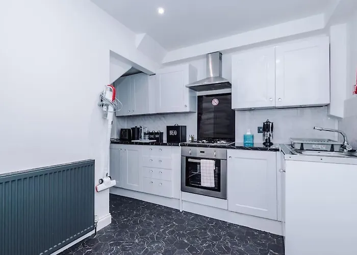 شقة Stylish Home, Games Room, Sleeps 6, Large Driveway, Perfect For Groups مانشستر