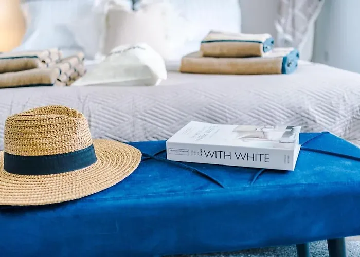 Stylish Home, Games Room, Sleeps 6, Large Driveway, Perfect For Groups * مانشستر