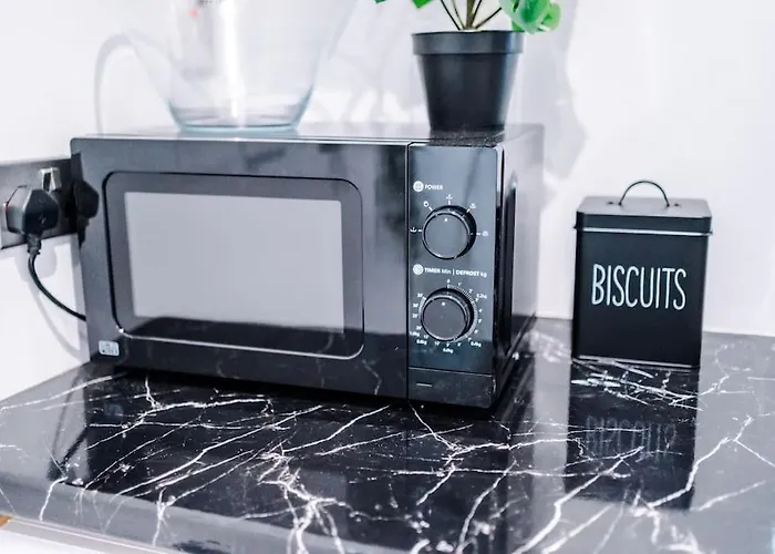 Stylish Home, Games Room, Sleeps 6, Large Driveway, Perfect For Groups