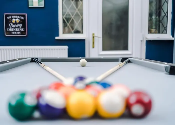 Stylish Home, Games Room, Sleeps 6, Large Driveway, Perfect For Groups 曼彻斯特