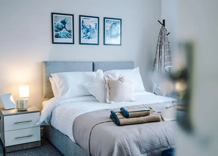 Stylish Home, Games Room, Sleeps 6, Large Driveway, Perfect For Groups 公寓 *