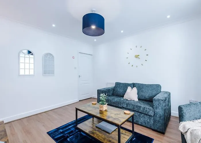 شقة Stylish Home, Games Room, Sleeps 6, Large Driveway, Perfect For Groups مانشستر