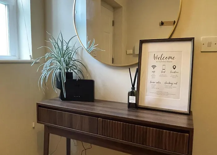 Serene Retreat Sleeps 6 With Garden בית נופש *