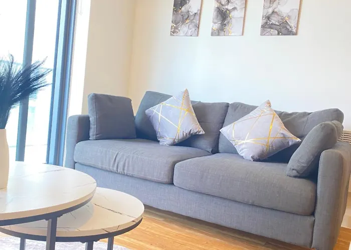 Appartamento Luxury 2-bed High-rise In With Parking Manchester