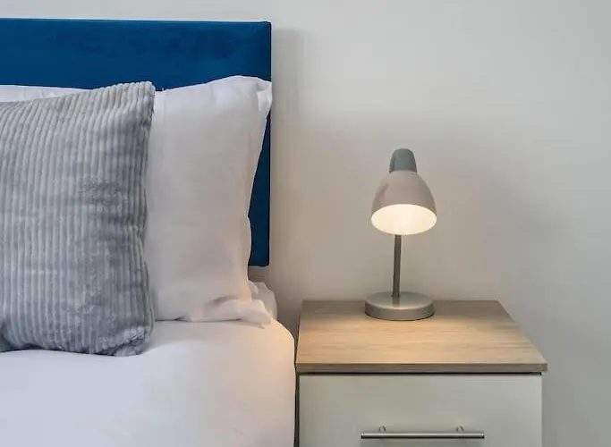 Apartman Spacious 4bed Home, Sleeps 10, Pool Table, Parking, Perfect For Groups