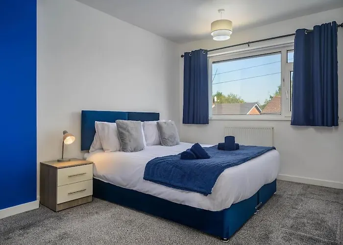 公寓 Spacious 4bed Home, Sleeps 10, Pool Table, Parking, Perfect For Groups *