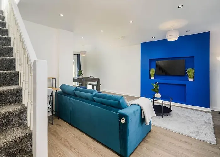 Spacious 4bed Home, Sleeps 10, Pool Table, Parking, Perfect For Groups 曼彻斯特