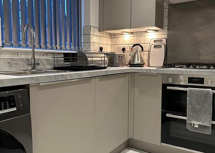 Lush Double With Shared Bathroom 民宿 曼彻斯特