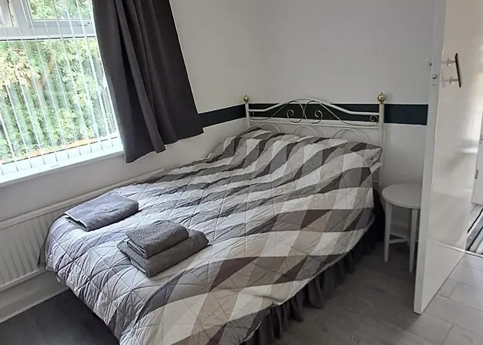 Dalton House - Three Bedroom Stretford Free Parking Near The Trafford Centre Feriehus *