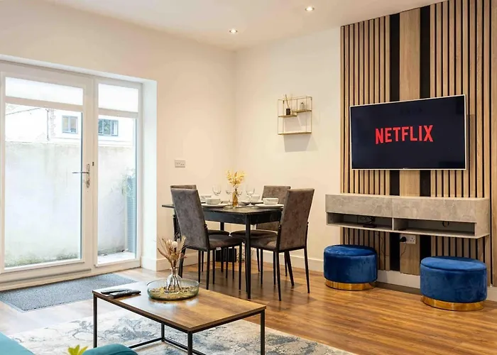 Vibrant 2br In Chorlton, Free Parking