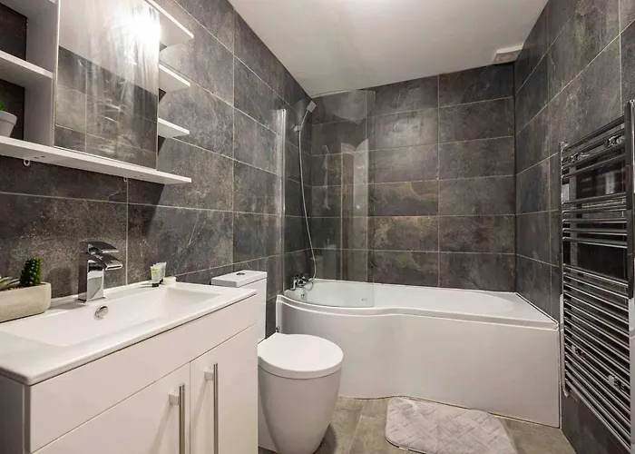 Апартаменты Vibrant 2br In Chorlton, Free Parking Манчестер